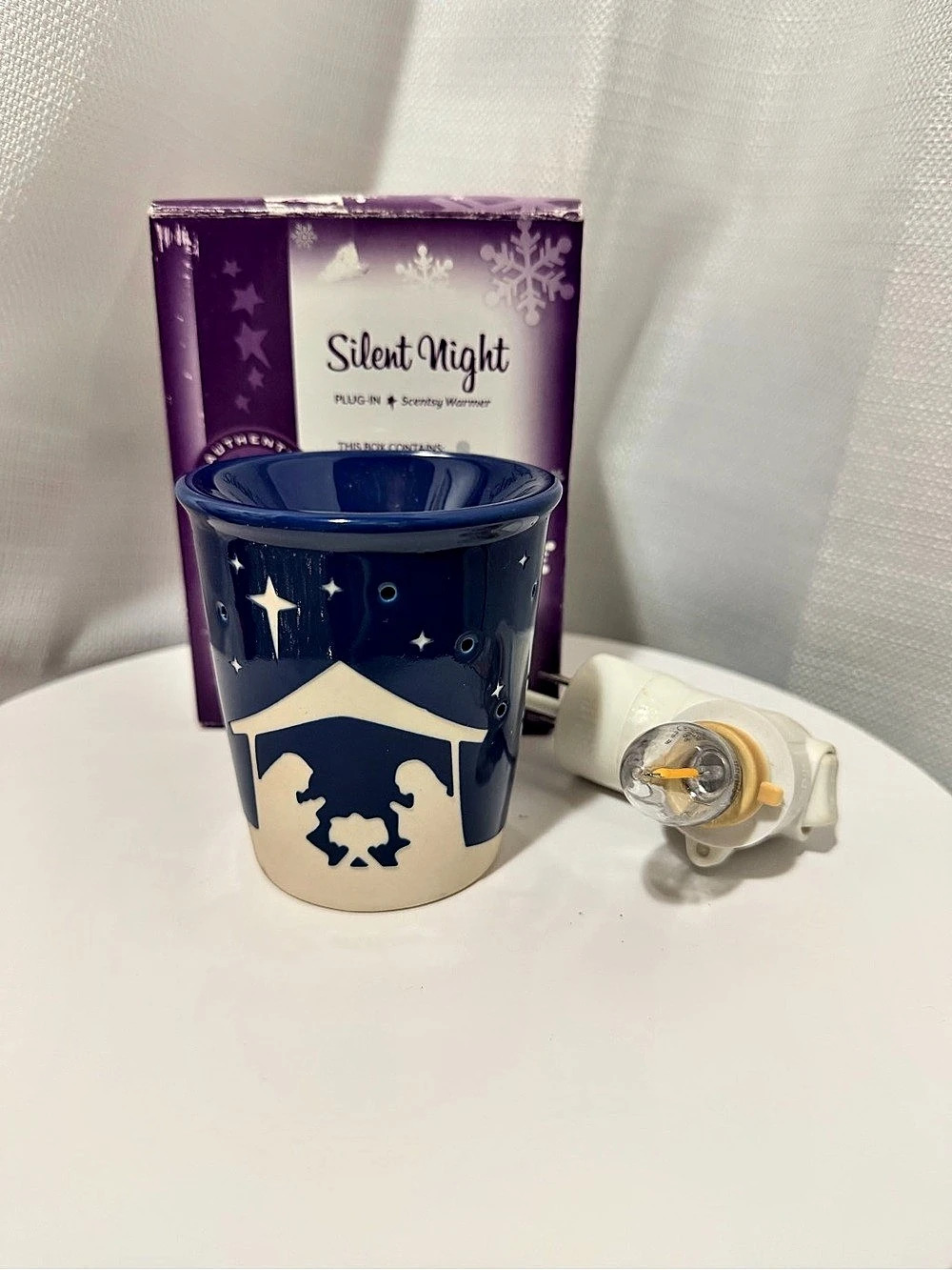 Retired Scentsy Silent Night Plug-In Warmer Blue & White
